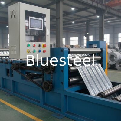 Kettengetriebene Metall-Dachblech-Rollformmaschine mit SPS-Steuerung und 45# Stahlwalzen für die Hochgeschwindigkeits-Dachblechproduktion