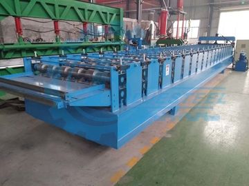 0.3-0.8mm Dicke Metalldachrollenformmaschine 8-15m/min Formgeschwindigkeit ±2mm Schnitttoleranz