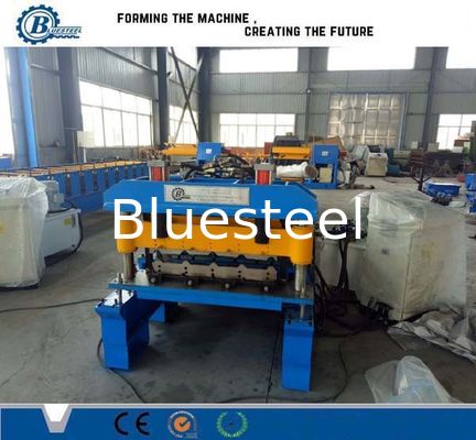 Effiziente Wellplattenformmaschine mit Omron-Coder Größe 7000*1500*1400mm